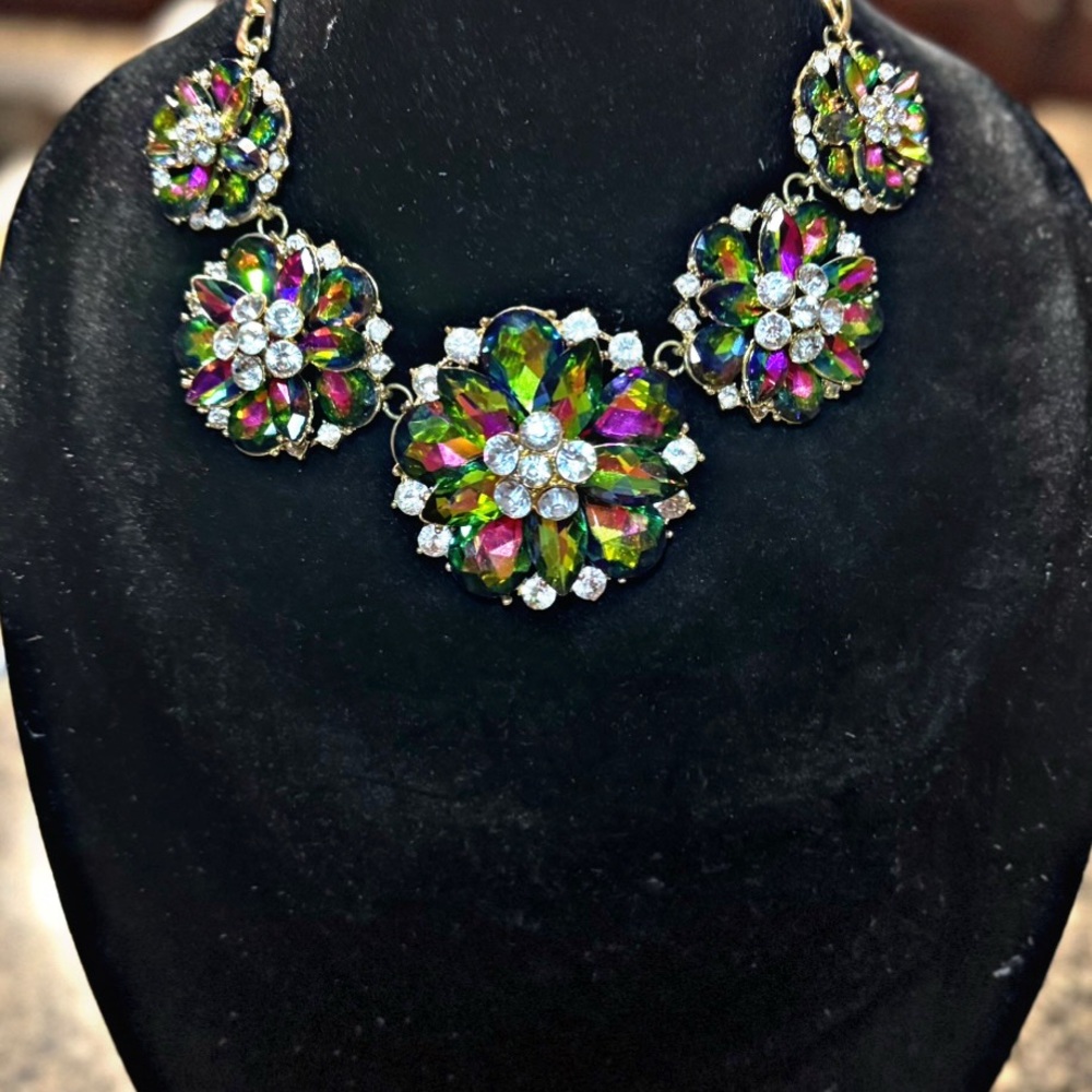 Elegant Multicolor Floral Necklace